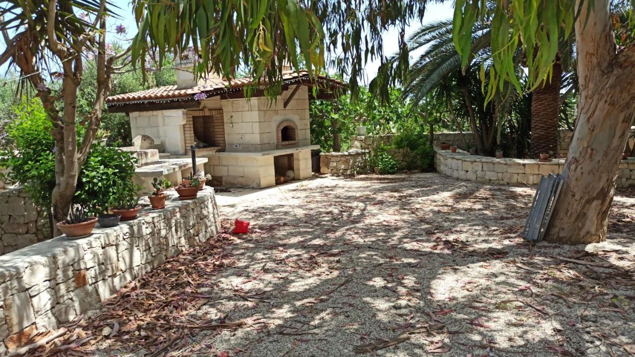 Villa Beatrice Serranova Exteriör bild