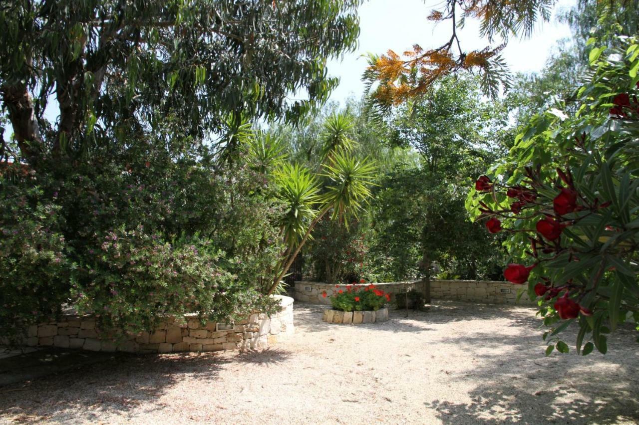 Villa Beatrice Serranova Exteriör bild